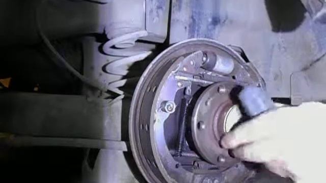 Как снять заглушку задней ступицы на VW-POLO смотреть онлайн