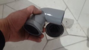 Как в трап врезать слив из душевой кабины.Не ломая кафель.