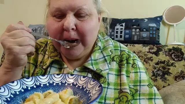 Мукбанг. Тушеные вареники. смотреть онлайн