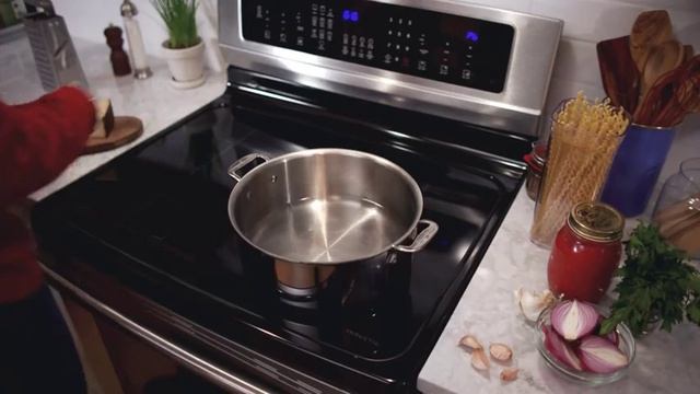 Cuisinière à induction Electrolux смотреть онлайн
