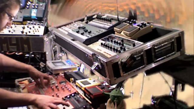 Muzik 4 Machines - Run and Hide - Live Minimal techno 2009 смотреть онлайн