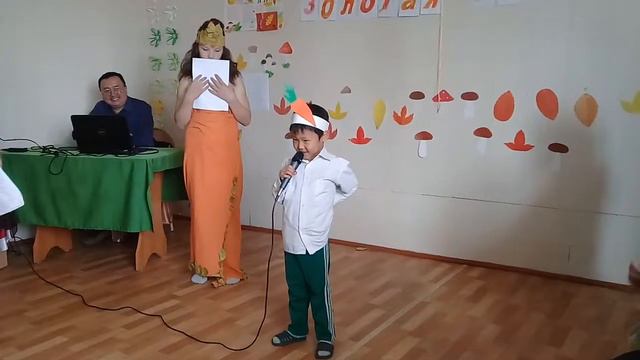 Вот беда!!! То микрофон не работает, то слова забыл, да еще и жопа зачасалась... смотреть онлайн