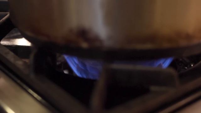 Bolognese Sauce Recipe, How to Make this Famous Italian Meat Ragu - Chef Tony's Authentic Technique смотреть онлайн