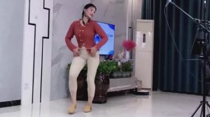 Ван Сяоцин ( Цинцин ) - танцует гимнастка. mp4 .  Музыка Сергея Чекалина.