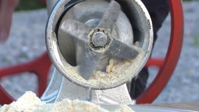 EXPERIMENT: MEAT GRINDER VS Mysterious Objects смотреть онлайн