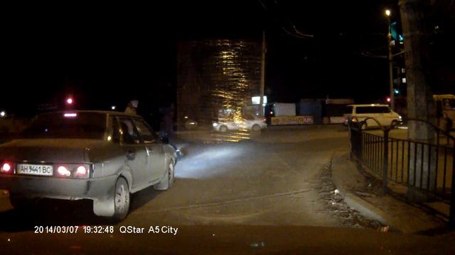 Паренек вышел с битой к пешеходу смотреть онлайн