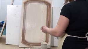 Перекраска кухни: как красиво состарить фасад