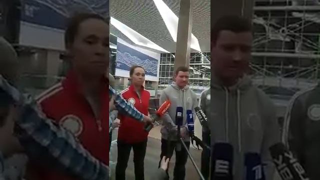 Бронзовый призер олимпиады в сочи Александр Смышляев в аэропорту Красноярск смотреть онлайн