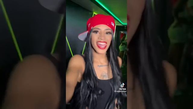 La menor queen BAILANDO DEMBOW en La 42 ⚠️ Sus mejores MUECAS смотреть онлайн