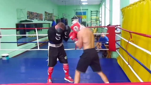 Тренировки по боксу в Харькове. Малый зал бокса ХТЗ. Работа в парах смотреть онлайн