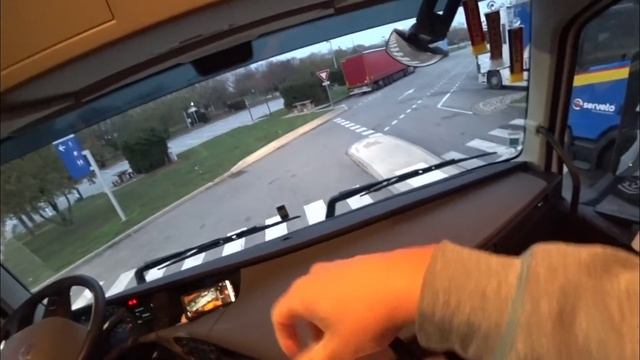 Дальнобойщики спасают МИР. День Рождения в рейсе. смотреть онлайн