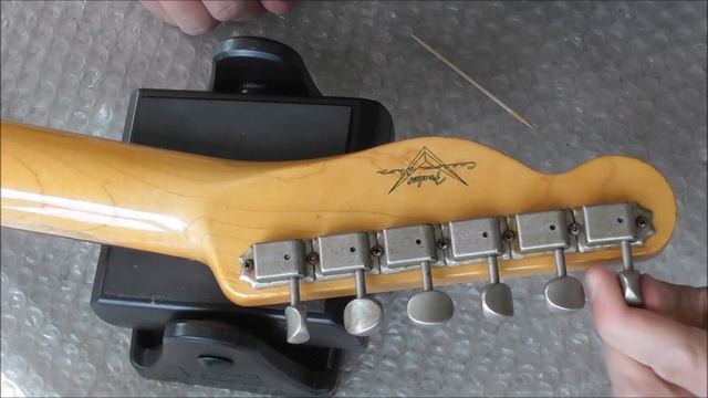 Oiling/Lube job on guitar machine heads смотреть онлайн
