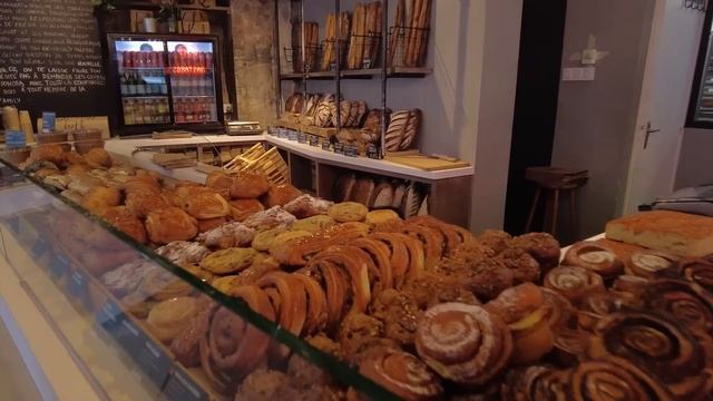 Where to Find the Best Croissants in Paris with Mara Lafontan | Cedric Grolet, Angelina & More... смотреть онлайн
