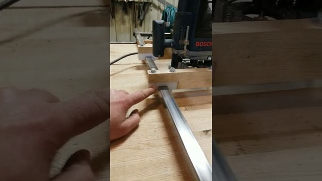 Built a ROUTER SLED to flatten the workbench top смотреть онлайн