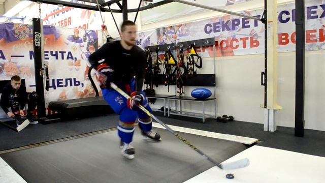 WoodWay Practice. Контроль шайбы на ледовой дорожке WoodWay Blade смотреть онлайн
