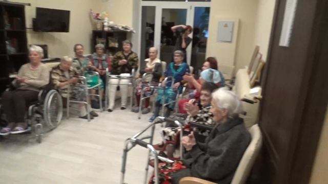 В пансионате «Лосиный остров» выступил коллектив дома культуры «Загорянский» смотреть онлайн