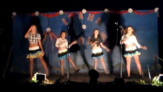 "Ламбада." Танцевальная группа " Ассорти" Охримовский СДК. смотреть онлайн