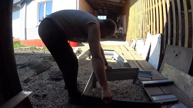 Благоустройство домашней территории. Новая цветочная клумба. смотреть онлайн