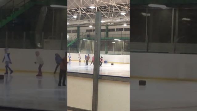 Учимся делать пистолетик, фигурное... смотреть онлайн