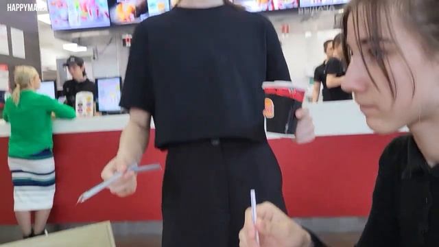 УРА! КАНИКУЛЫ! УБОРКА НА БАЛКОНЕ. ВЫБИРАЮ МОТОКУРТКУ. смотреть онлайн