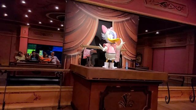 Mickey and Minnie's Runaway Railway-Daisy's Dance Studio смотреть онлайн