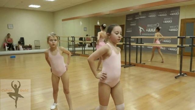 Stretches before Classics class.mp4 смотреть онлайн