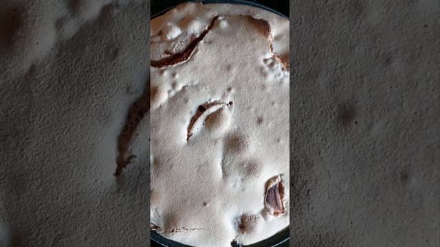 Нежная шарлотка с яблоками и голубикой. Рецепт шарлотки.Шарлотка из трёх ингредиентов. смотреть онлайн