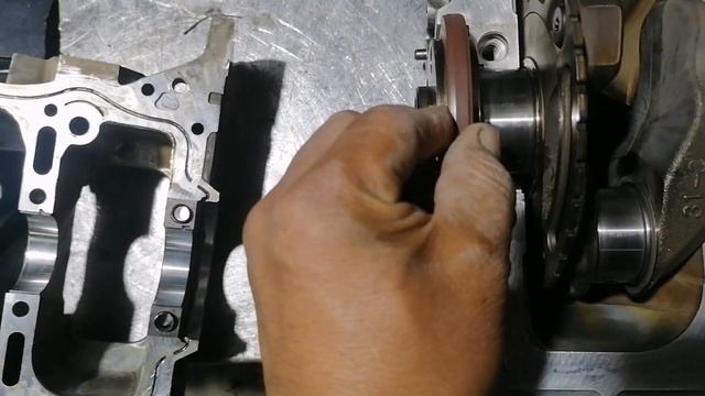 QR25 How Engine Block And Crankshaft Assemble
