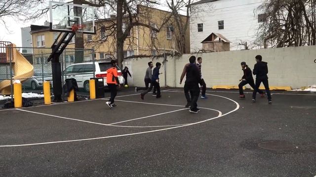 CRAZY BASKETBALL PICKUP GAME!!! смотреть онлайн