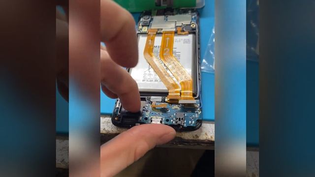 Samsung a50 - Не заряжается. Почему важно пользоваться дорогим кабелем ? смотреть онлайн