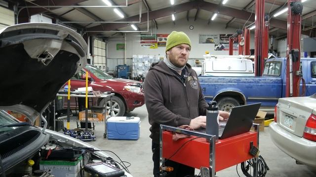 Weekly Waveform #13 - Fuel pump current testing with low amp clamp. смотреть онлайн