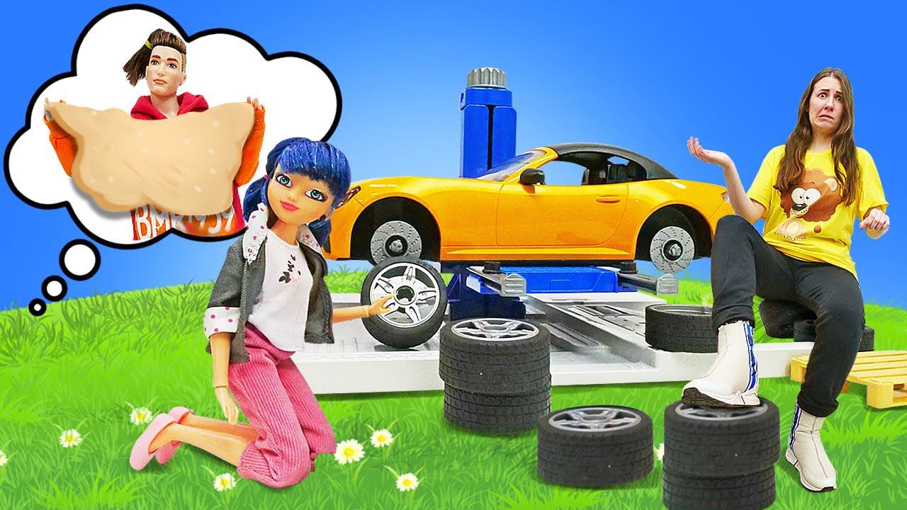 Девочки против мальчиков - куклы Барби поспорили на уроке труда. Видео для девочек Барби в школе смотреть онлайн