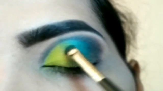 Green yellow glitter cut crease eye makeup tutorial смотреть онлайн