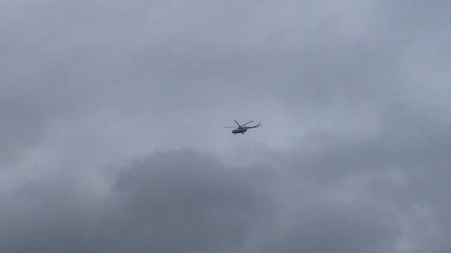 вертолёт летит смотреть онлайн