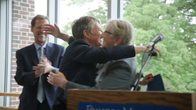 CASE Awards Susan Washburn the 2018 E. Burr Gibson Lifetime Achievement Award смотреть онлайн