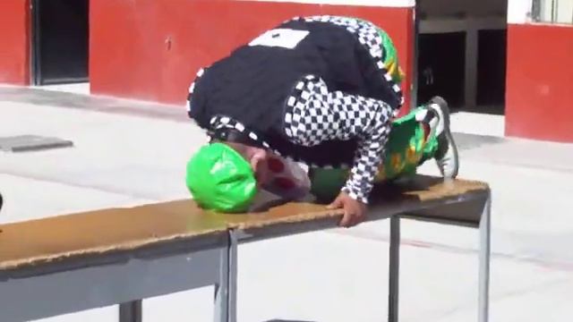 JIMMY Y PINTURITAS EN LA PRIMARIA "DAMIAN CARMONA" 2 смотреть онлайн