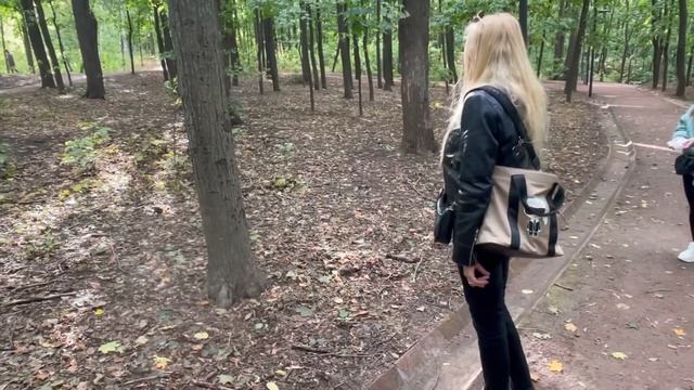 Умные белки в Нескучном саду запасаются к зиме) А вы??????