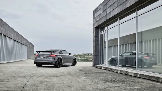 2023 Audi TT RS Coupe Iconic Edition Review смотреть онлайн