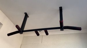 Установка потолочного турника