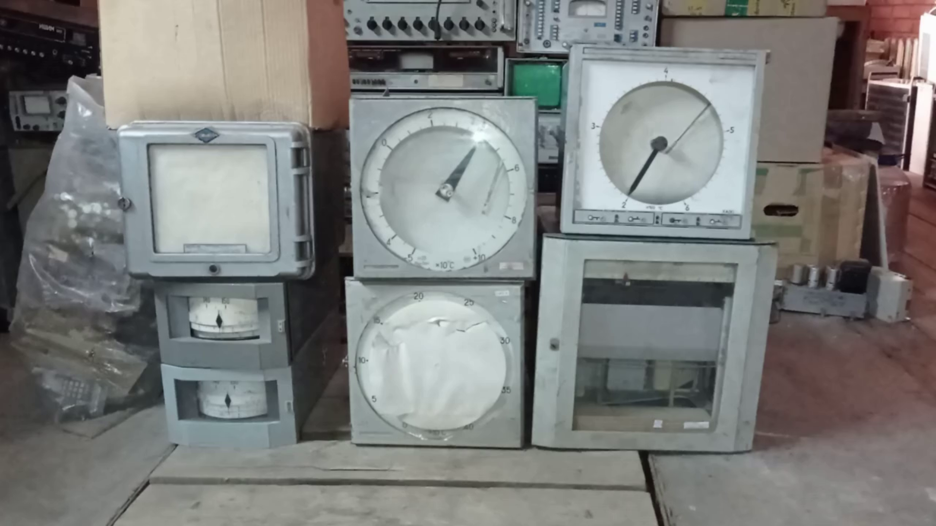 В этих приборах точно должен быть палладий! Приборы, радиодетали, драгметаллы. смотреть онлайн