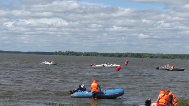 Водно моторный клуба "Глобус" соревнования . гонки, на катерах и лодках с мотором. смотреть онлайн