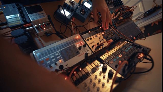 Pulse Plus - Korg Volca Drum / Keys / FM, Uno Synth, Zoom MS-70CDR, Boss TE-2 Jam смотреть онлайн