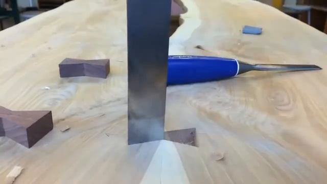 Стол из слэба дуба с бабочками смотреть онлайн