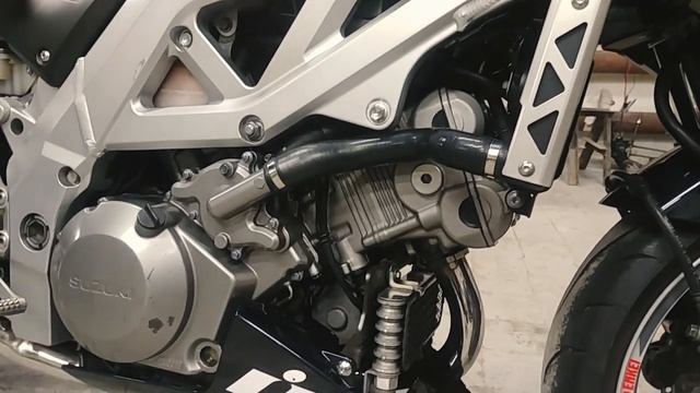 Полный обзор SUZUKI SV1000 - Спорбайк и чОпер в одном флаконе. смотреть онлайн