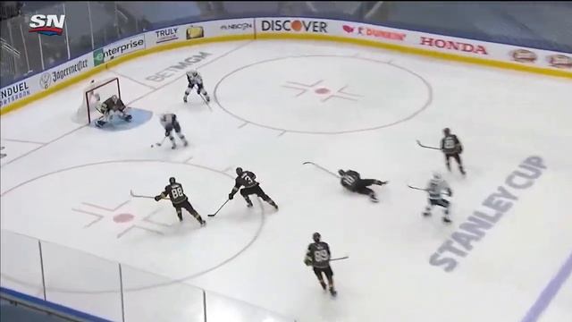 NXL. Ванкувер Бо Хорват Забивает После Хорошего Вращающегося Паса Наотмашь От Брока Бозера смотреть онлайн