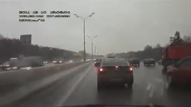 Водитель скорой наказал хама на дороге!!! смотреть онлайн