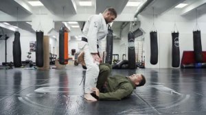 Как легко повалить противника или как, не используя сложные приёмы перейти из стойки в партер.