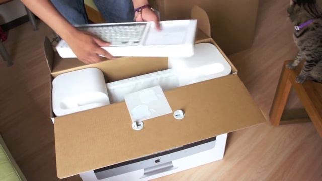 Unboxing iMac Mid 2011 смотреть онлайн