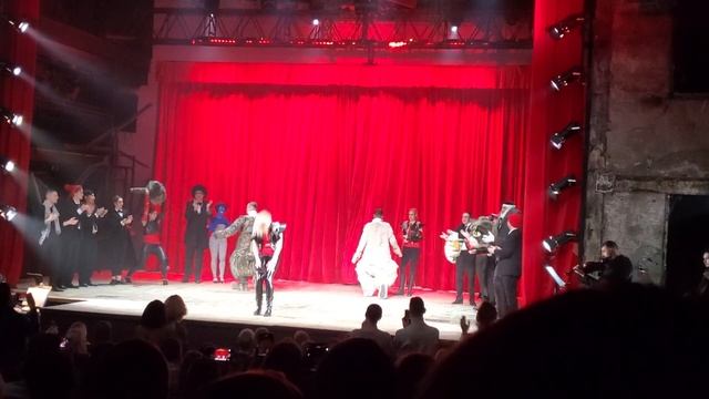 "Беги Алиса, беги" спектакль Театра на Таганке. смотреть онлайн