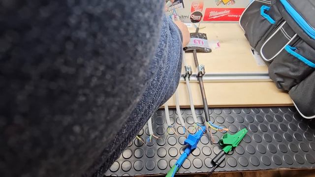 Cum testam corect cablurile pentru o instalatie electrica.Testul de izolatie este de ajuns? смотреть онлайн